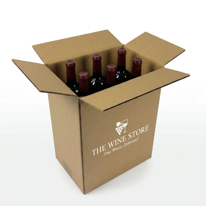 Un emballage en carton pour six bouteilles de vin, avec des bouteilles à fond plat.